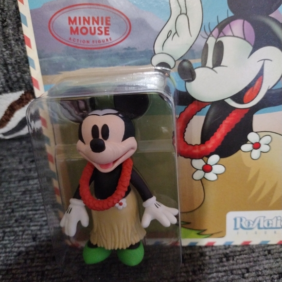 Super 7 action figure. Minnie Mouse Hawaiian vacation. New in package. - Picture 4 of 5